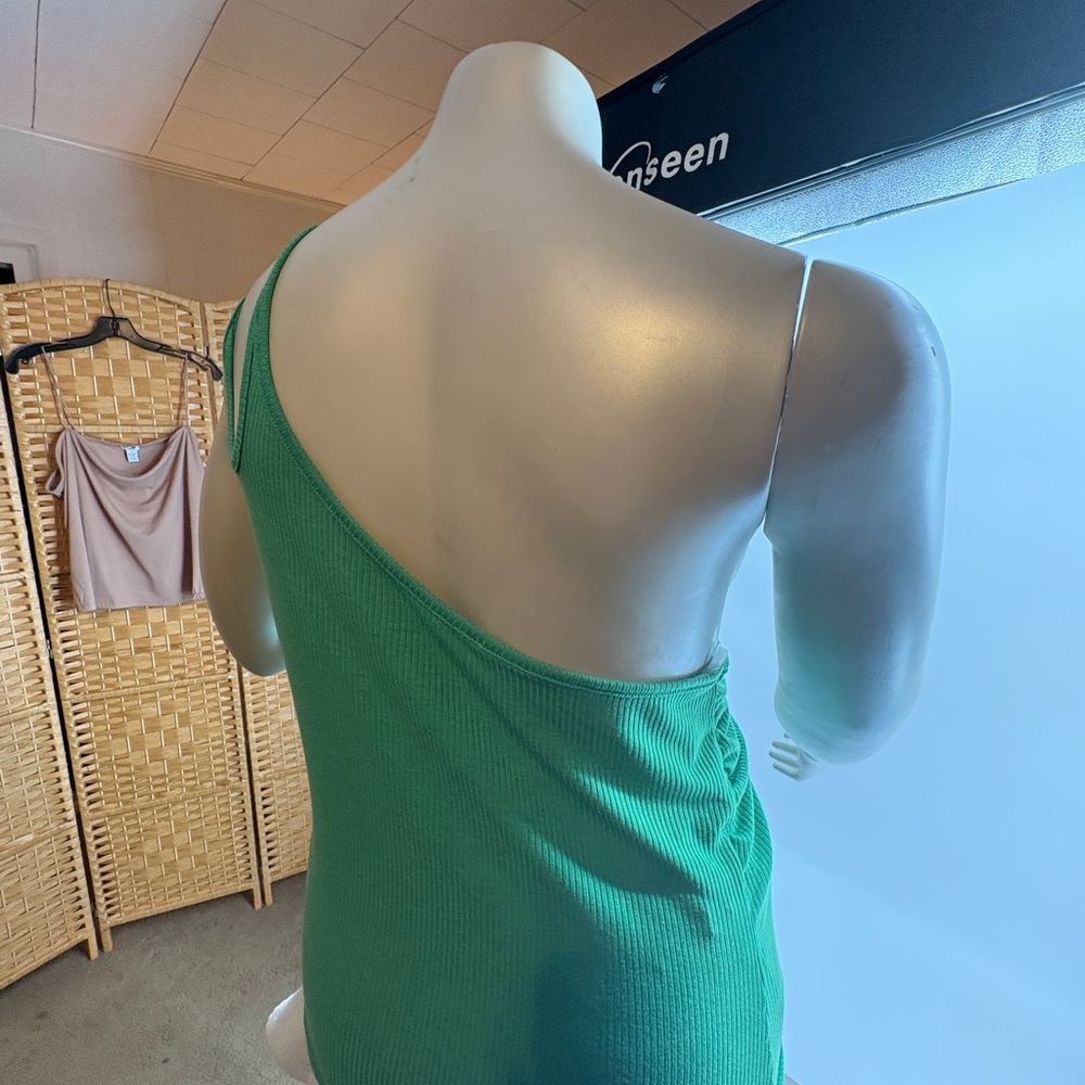 NWT. Rue21. Green One-Shoulder Ribbed Top - Picture 8 of 11
